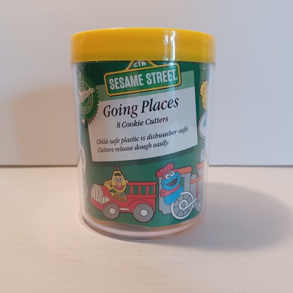 1990 Wilton Sesame Street Going Places 8 Cookie Cutters Plastic Big Bird Elmo - Picture 6 of 8